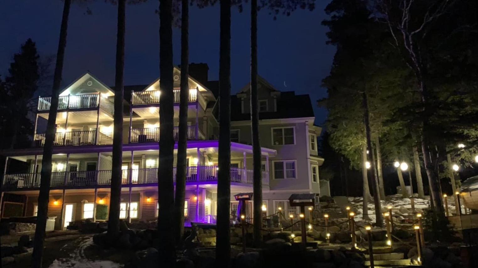 Estello Suites & Spa Lac-Mégantic エクステリア 写真