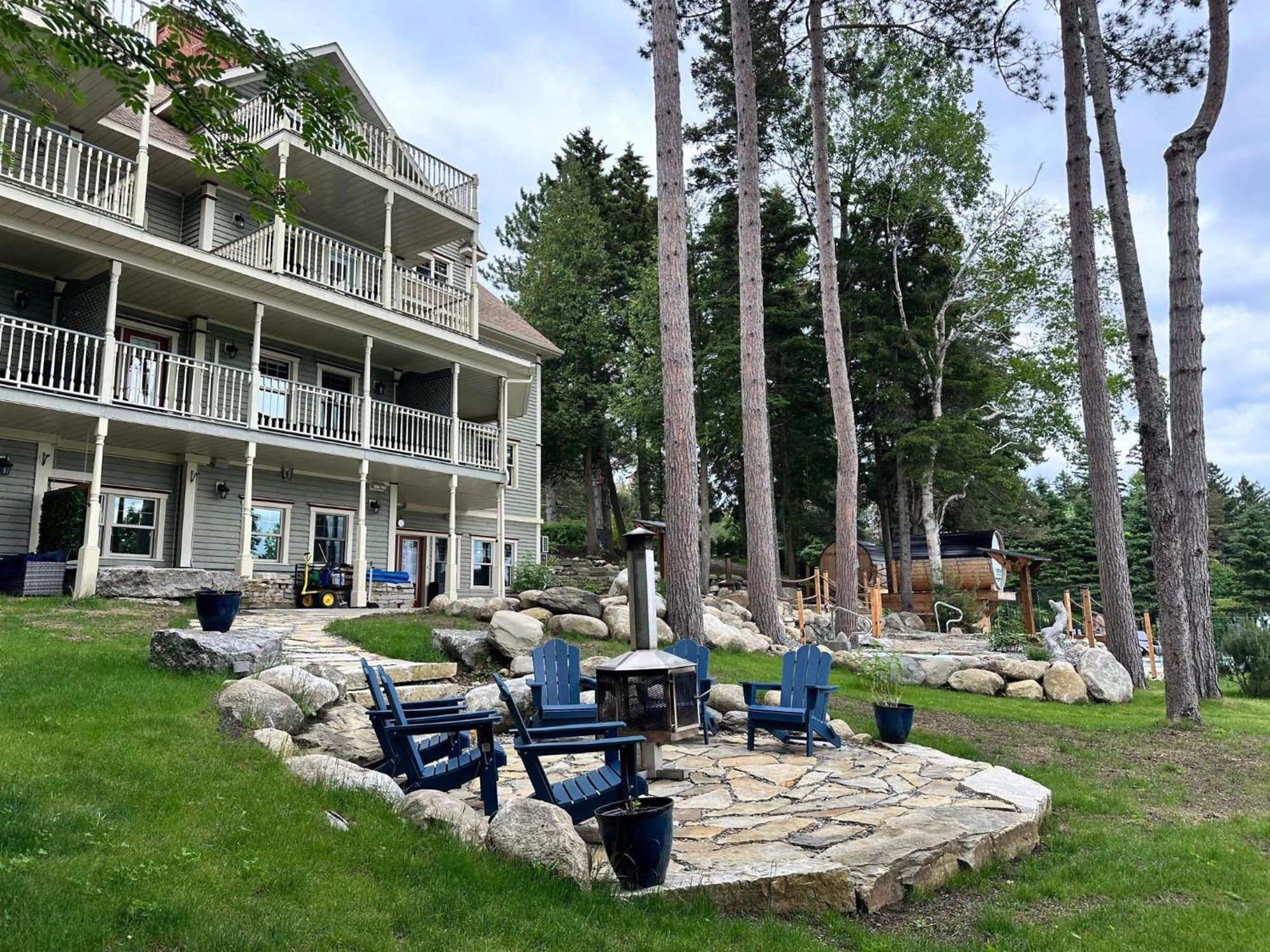 Estello Suites & Spa Lac-Mégantic エクステリア 写真