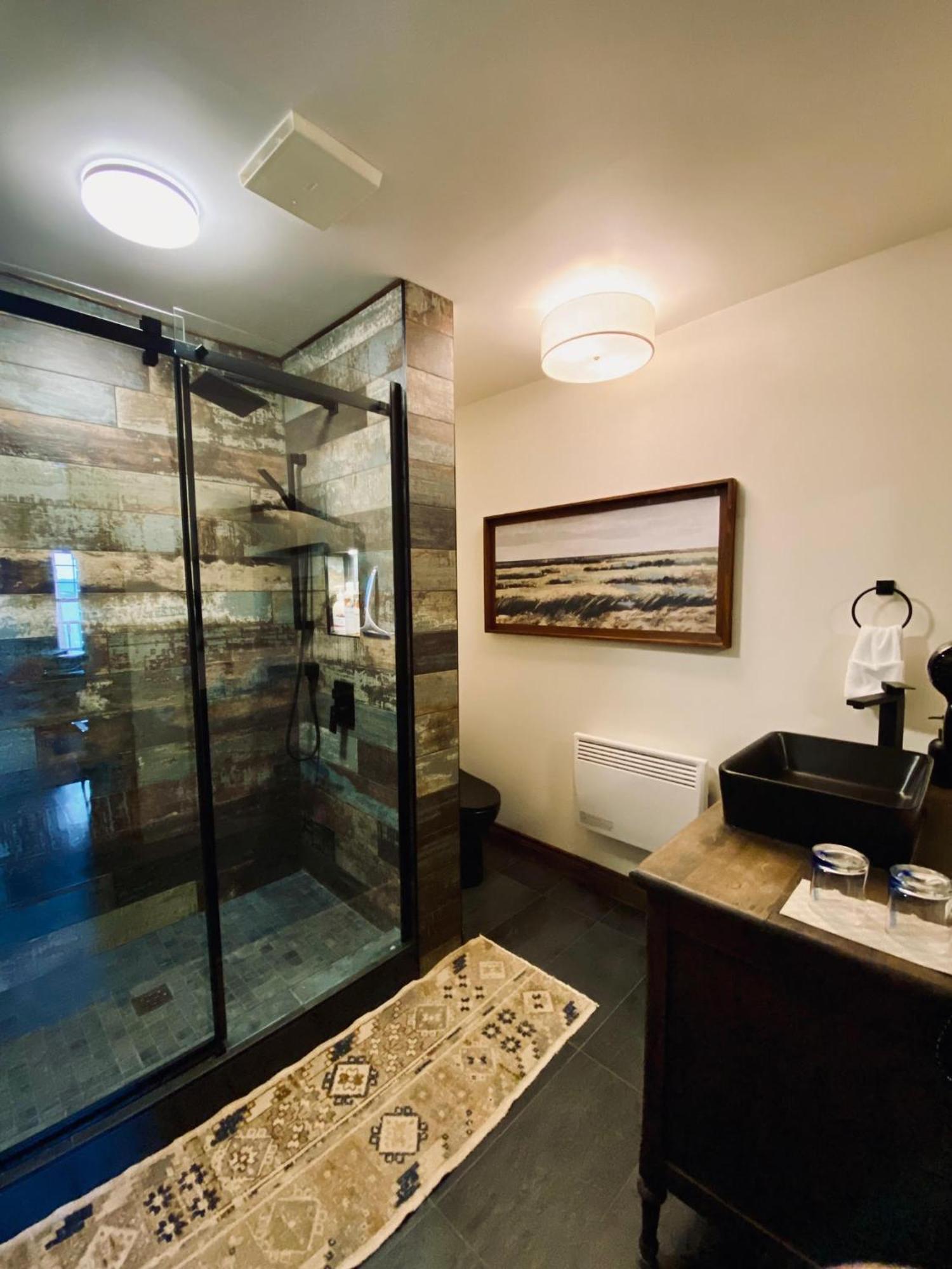 Estello Suites & Spa Lac-Mégantic エクステリア 写真
